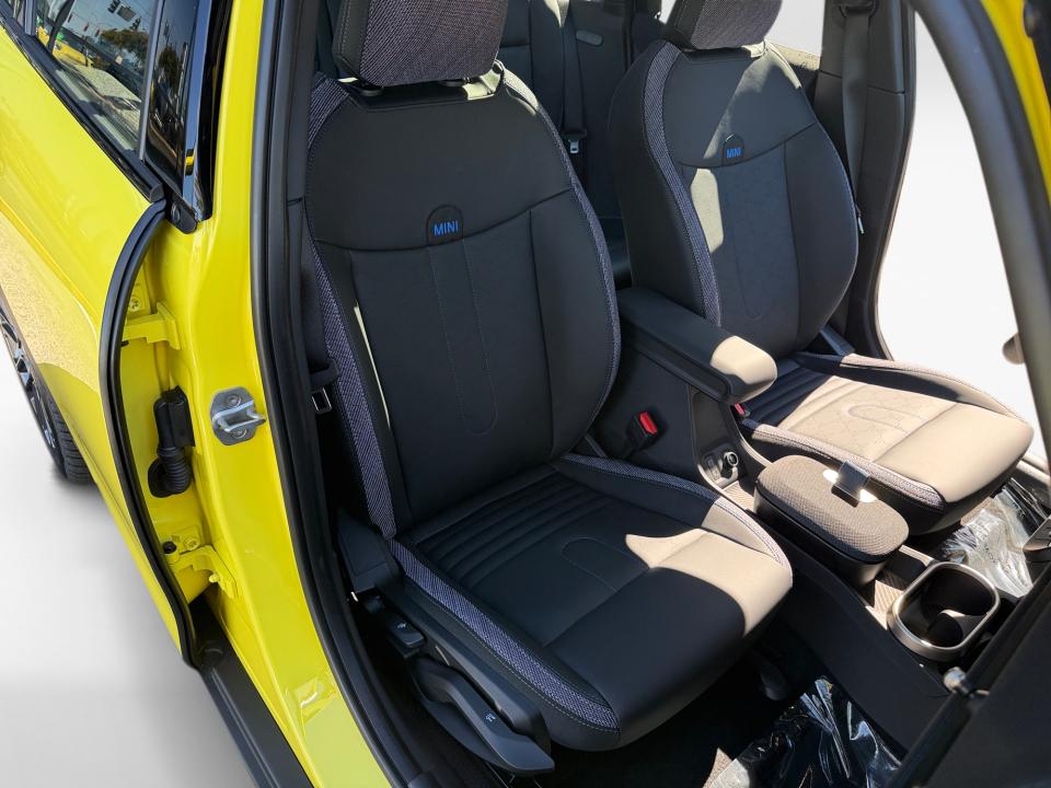 2027 MINI 4 DOOR SIGNATURE PLUS